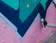 Film anti-graffiti, efficace pour dissuader les actes de vandalisme