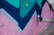 Film anti-graffiti, efficace pour dissuader les actes de vandalisme